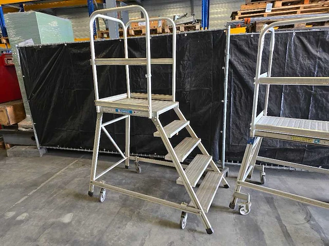 Zagres - overige werkplaatsinventaris (2x) - afbeelding 2 van  7