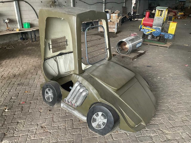 Zandbak & militaire skelder body - afbeelding 1 van  9