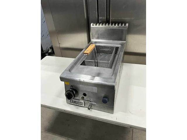 Zanussi - friteuse propaan - afbeelding 2 van  8