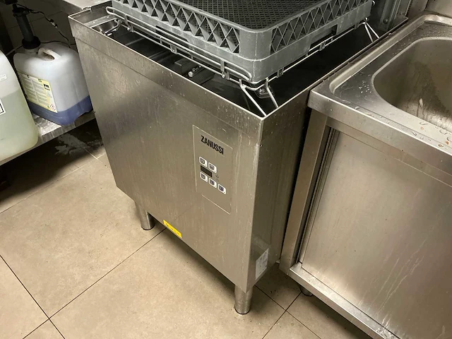 Zanussi - nht - korvenvaatwasmachine - afbeelding 4 van  6