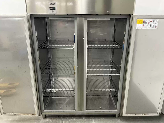 Zanussi - rvs dubbeldeurs vrieskast - afbeelding 4 van  9