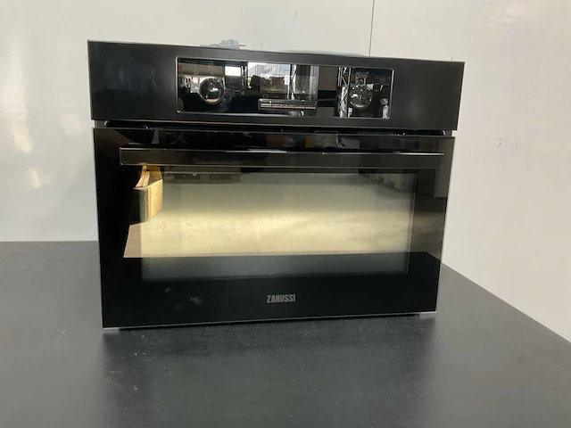 Zanussi zkc47902bu combi magnetron/oven met heteluchtfunctie - afbeelding 1 van  5