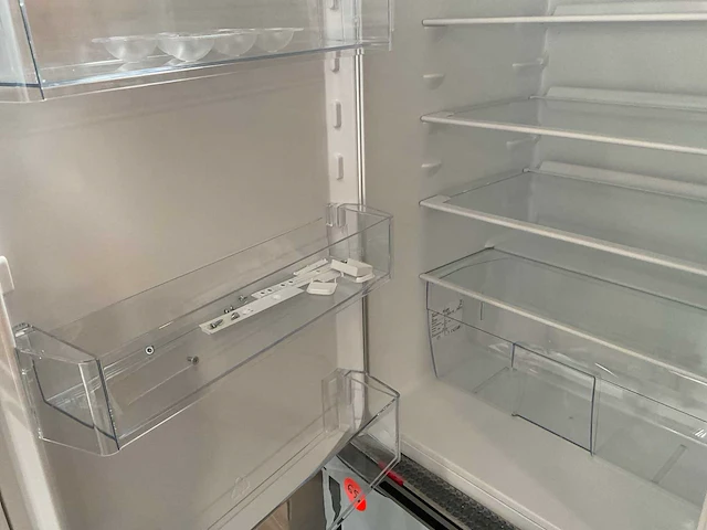 Zanussi zrak10fs3 inbouw koelkast - afbeelding 3 van  8