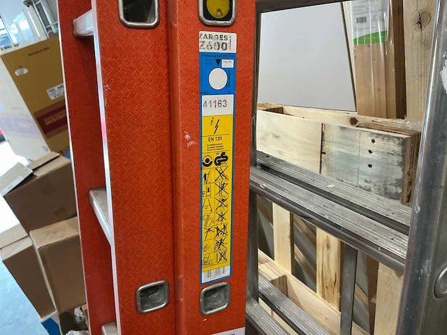 Zarges z600 geïsoleerde schuifladder - afbeelding 3 van  5