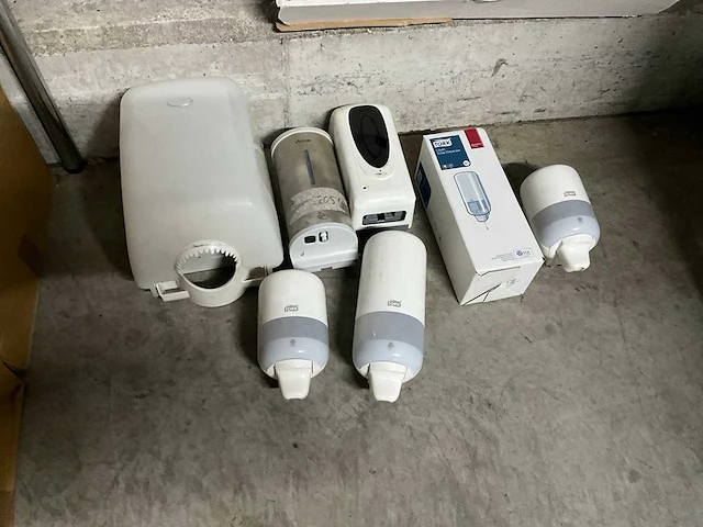 Zeepdispensers en papierrolhouder (7x) - afbeelding 2 van  6