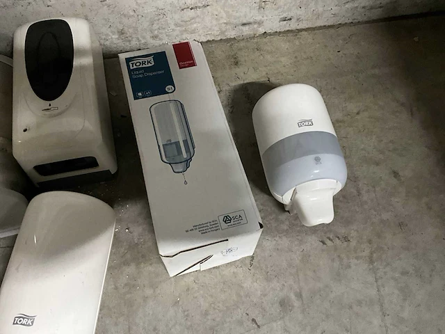 Zeepdispensers en papierrolhouder (7x) - afbeelding 3 van  6