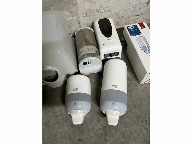 Zeepdispensers en papierrolhouder (7x) - afbeelding 4 van  6