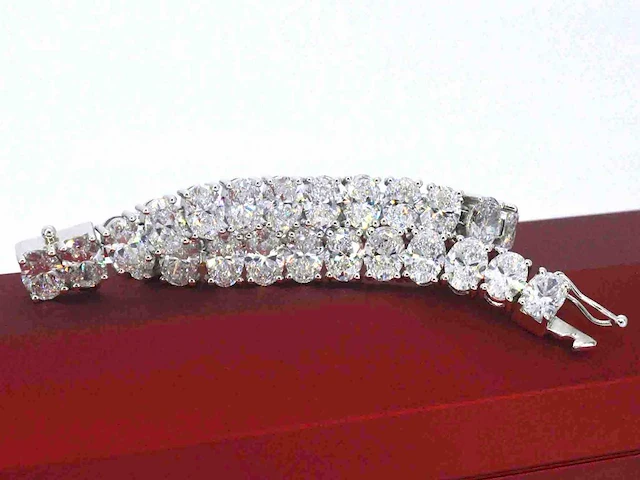 Zeer exclusieve tennisarmband met grote ovaal geslepen diamanten van 25.46 carat totaal - afbeelding 4 van  9