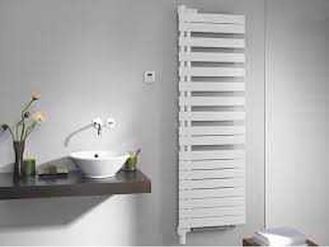 Zehnder roda spa air handdoek radiator wit - afbeelding 1 van  4
