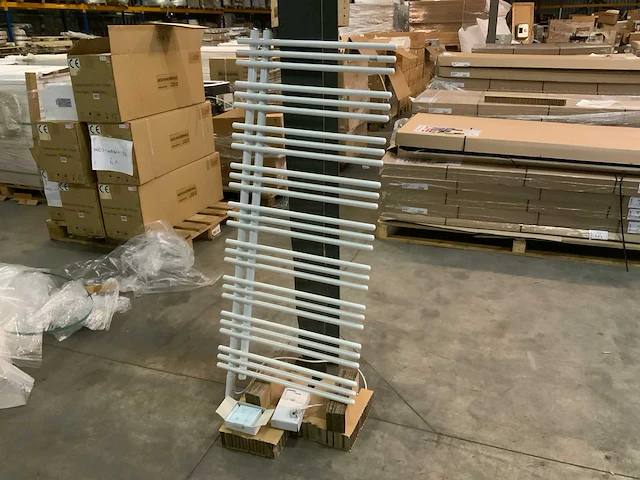 Zehnder yucca yaer-130-60-ud elektrische designradiator (4x) - afbeelding 1 van  4