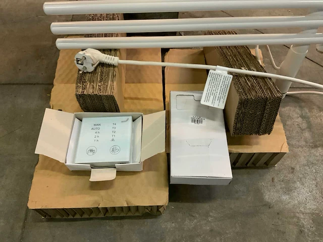 Zehnder yucca yaer-170-60-ud elektrische designradiator (4x) - afbeelding 3 van  4