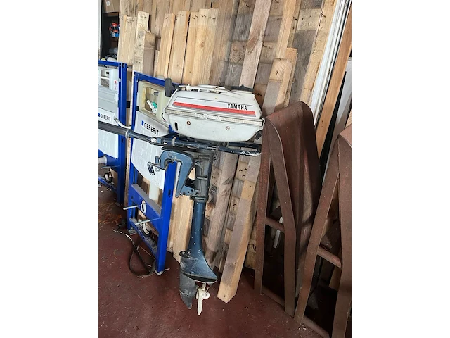 Zeilboot met gegalvaniseerde trailer en aanhangmotor, frankrijk, open zeilboot, oranje - afbeelding 4 van  23
