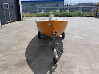 Zeilboot met gegalvaniseerde trailer en aanhangmotor, frankrijk, open zeilboot, oranje - afbeelding 17 van  23