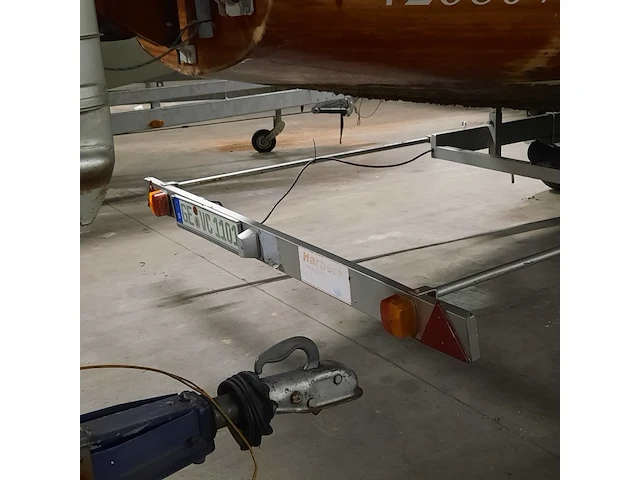 Zeilboot op trailer met honda 8 pk buitenboordmotor - afbeelding 22 van  35