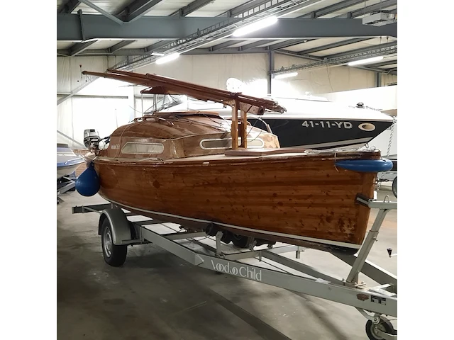 Zeilboot op trailer met honda 8 pk buitenboordmotor - afbeelding 30 van  35