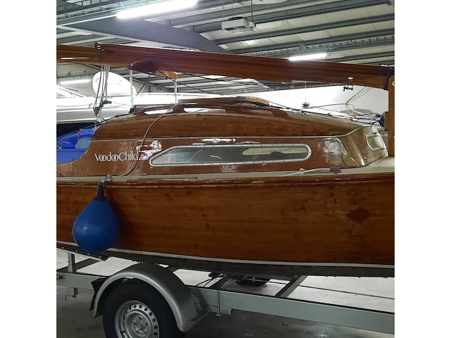 Zeilboot op trailer met honda 8 pk buitenboordmotor - afbeelding 32 van  35