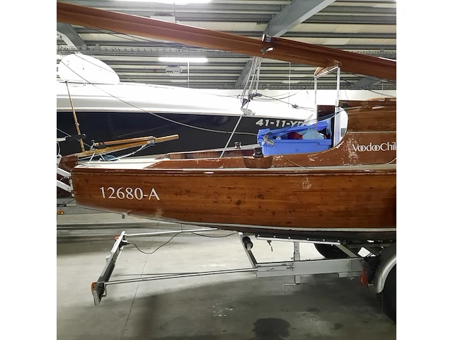 Zeilboot op trailer met honda 8 pk buitenboordmotor - afbeelding 33 van  35