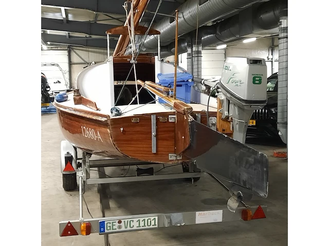 Zeilboot op trailer met honda 8 pk buitenboordmotor - afbeelding 35 van  35