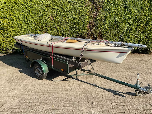 Zeilboot op trailer - afbeelding 1 van  12