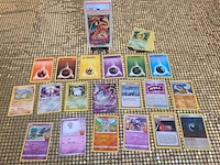 Zeldzame pokémon kavel met gewaardeerde charizard v (psa 9 – 2022 brilliant stars #017/172) + oude kaarten en meer - afbeelding 1 van  10