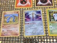 Zeldzame pokémon kavel met gewaardeerde charizard v (psa 9 – 2022 brilliant stars #017/172) + oude kaarten en meer - afbeelding 4 van  10