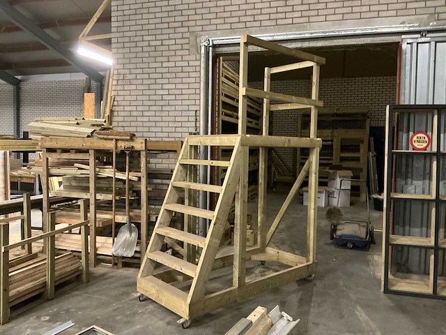 Zelfbouw houten rijdende trap - afbeelding 1 van  5