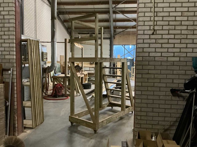 Zelfbouw houten rijdende trap - afbeelding 4 van  5