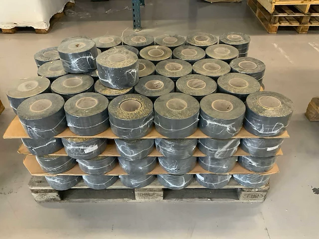 Zelfklevend epdm folie rol 10mm x 10 meter (120x) - afbeelding 1 van  6