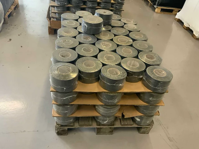 Zelfklevend epdm folie rol 10mm x 10 meter (120x) - afbeelding 4 van  6