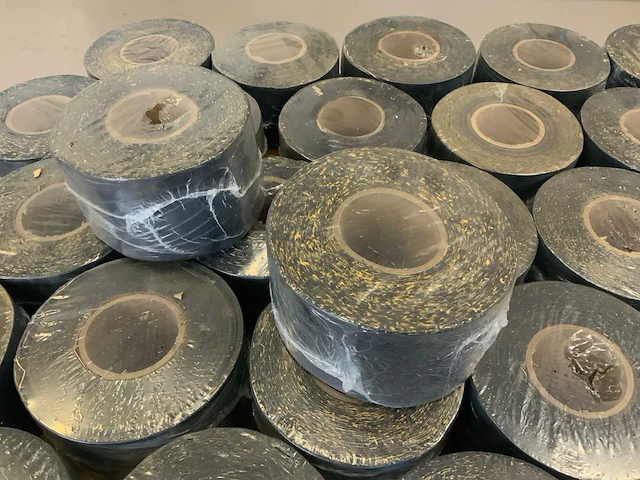 Zelfklevend epdm folie rol 10mm x 10 meter (120x) - afbeelding 5 van  6