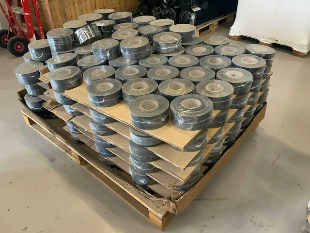 Zelfklevend epdm rol 10 meter 70 en 90mm (260x) - afbeelding 1 van  7