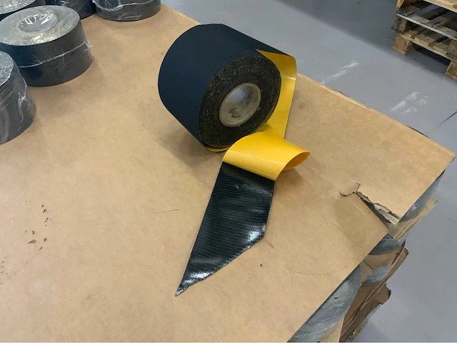 Zelfklevend epdm rol 10 meter 70 en 90mm (260x) - afbeelding 2 van  7