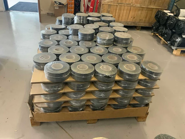 Zelfklevend epdm rol 10 meter 70 en 90mm (260x) - afbeelding 3 van  7