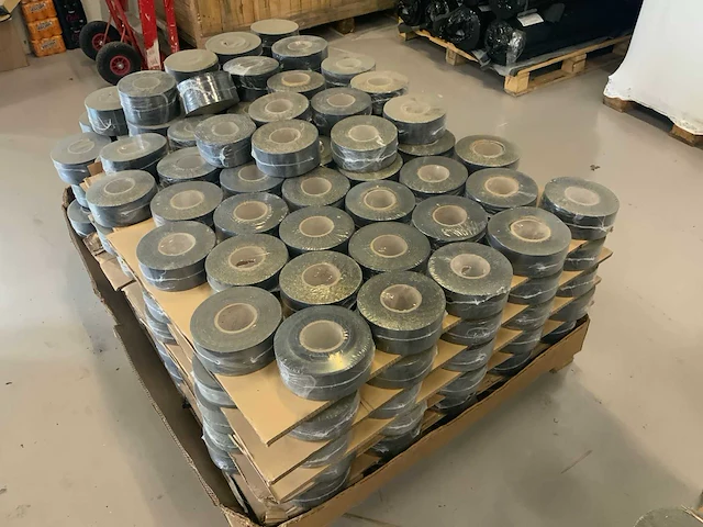 Zelfklevend epdm rol 10 meter 70 en 90mm (260x) - afbeelding 4 van  7
