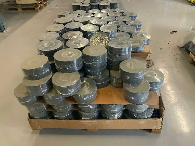 Zelfklevend epdm rol 10 meter 70 en 90mm (260x) - afbeelding 6 van  7