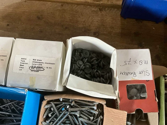 Zelftappers, slotbouten, afdekkappen - afbeelding 4 van  6