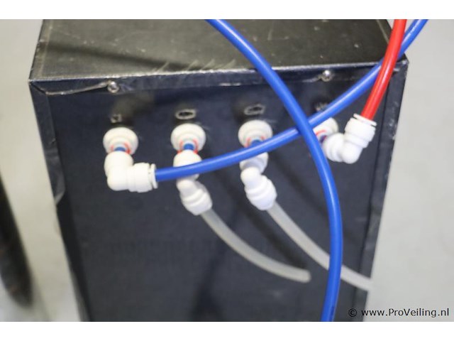 Zerica omnia 150 - 36l/u - waterdispenser en frisdrankapparaat met ingebouwd 3m™ aqua-pure™ waterfilter - afbeelding 2 van  8