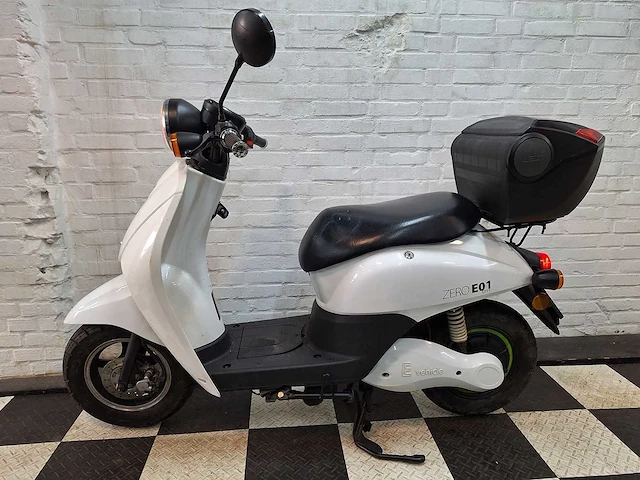 Zerobikes e01 city 25 km elektrische snorscooter - afbeelding 1 van  7