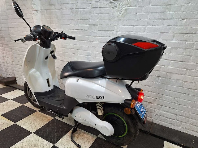 Zerobikes e01 city 25 km elektrische snorscooter - afbeelding 3 van  7