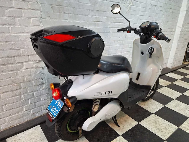 Zerobikes e01 city 25 km elektrische snorscooter - afbeelding 5 van  7
