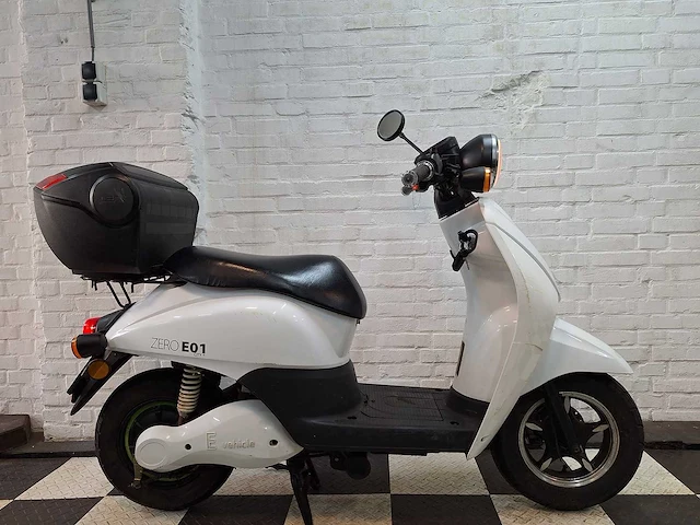 Zerobikes e01 city 25 km elektrische snorscooter - afbeelding 6 van  7