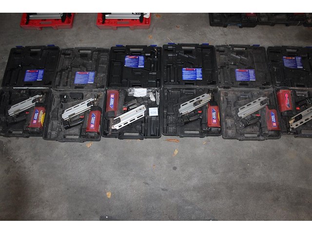 Zes accutackers body's powers trak-it w3 34cdh in koffer. - afbeelding 1 van  4