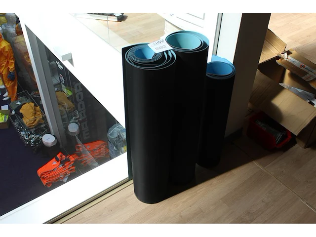 Zes antistatische esd matten met breedte 60 en 80 cm - afbeelding 2 van  2