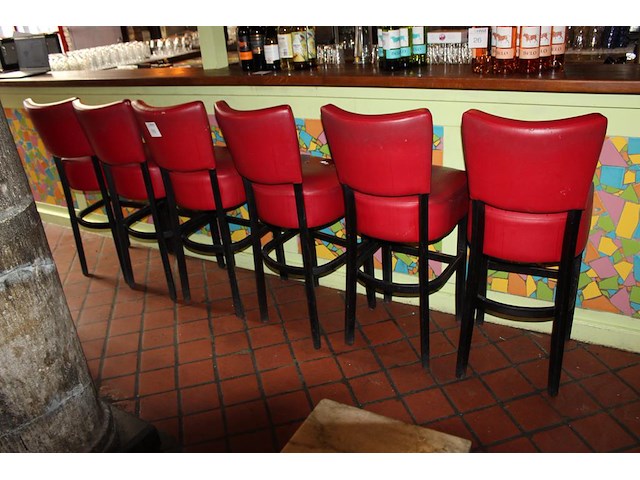 Zes barkrukken met kunstlederen bekleding. - afbeelding 2 van  2