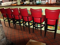 Zes barkrukken met kunstlederen bekleding. - afbeelding 2 van  2