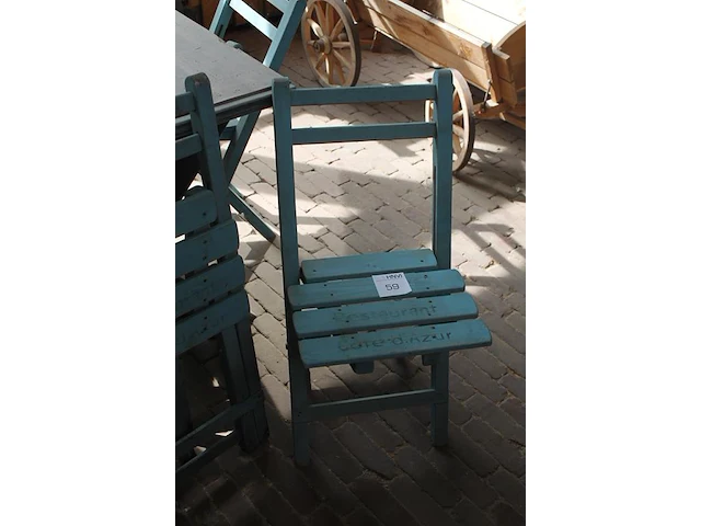 Zes blauwe houten bistrostoeltjes. - afbeelding 2 van  2