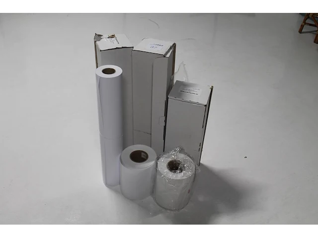 Zes (deels aangebroken) rollen fotopapier rocket pe250 satin in diverse maten en uitvoeringen. - afbeelding 2 van  4