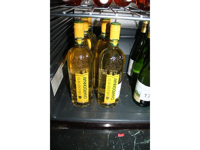 Zes flessen chardonnay grandsud. - afbeelding 2 van  2