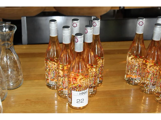 Zes flessen rose laroche. - afbeelding 1 van  2
