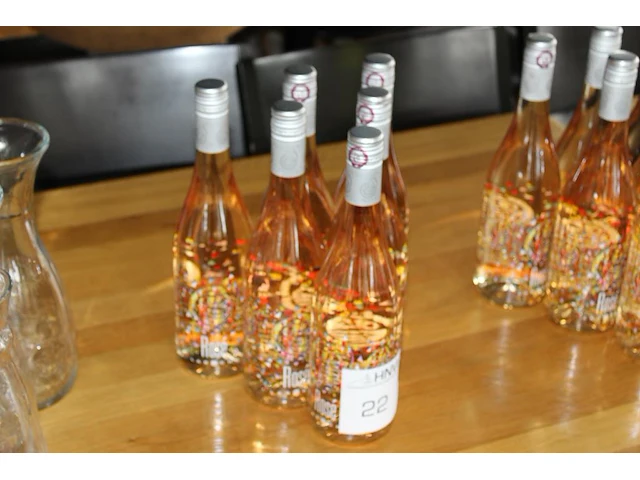 Zes flessen rose laroche. - afbeelding 2 van  2